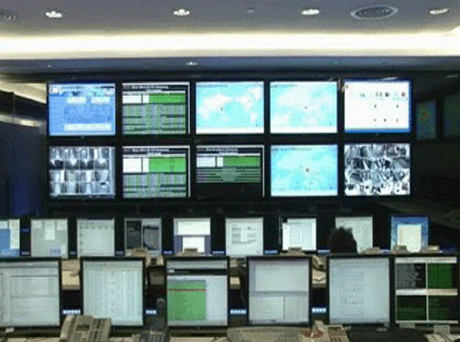 服务器状态监控室